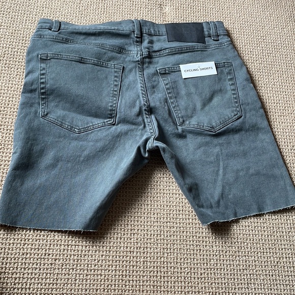 Zara NWT cycling shorts 98% cotton 2% elastane button fly front raw edge Sz 34 - Picture 2 of 8